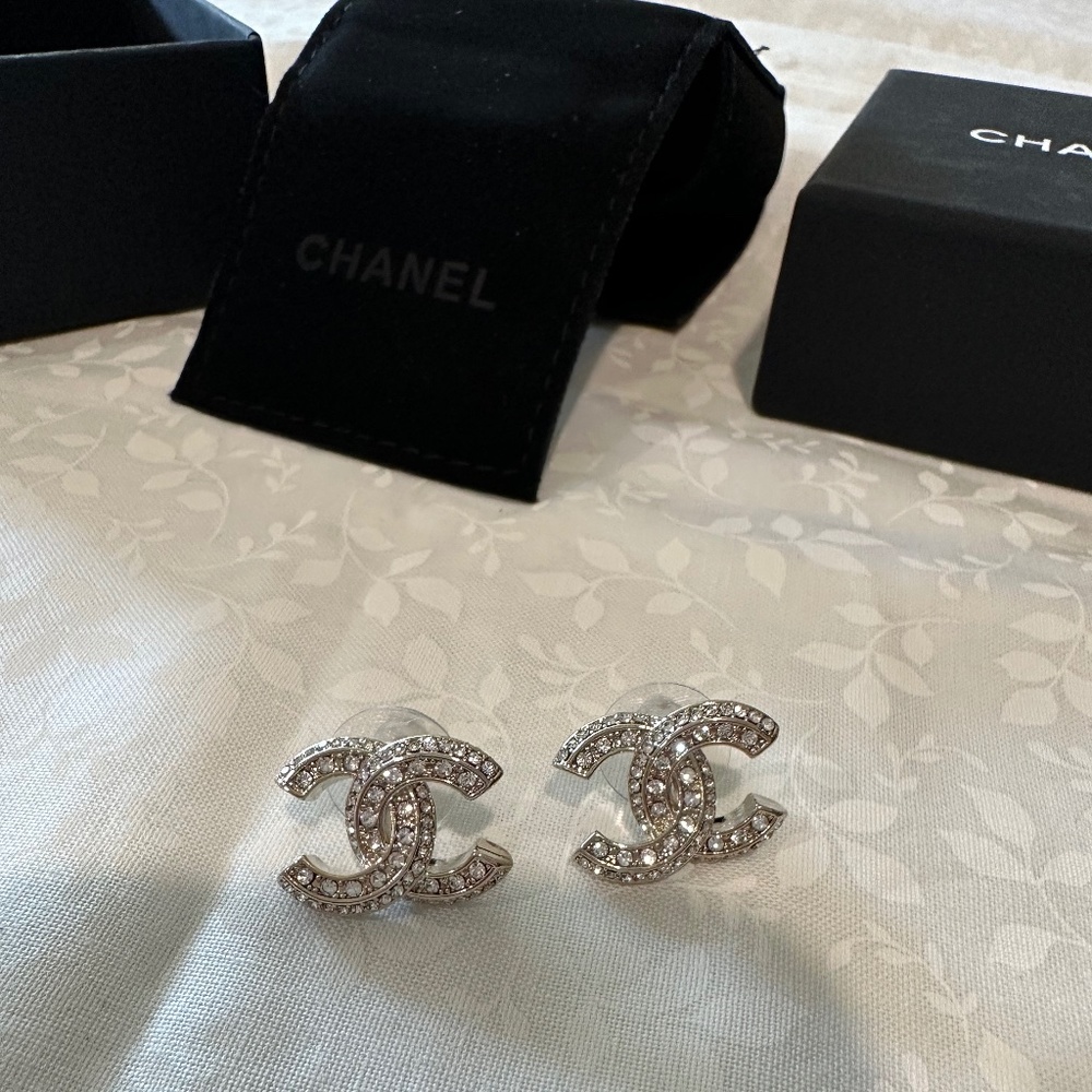 AUTHENTIC CHANEL EARRINGS GOLD TONE